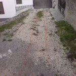 Nakon označavanja dvoritšta, slijedi rušenje zida sjenice.